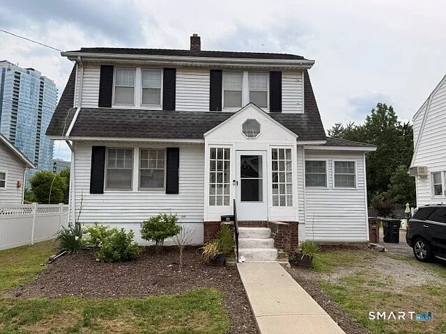 46 Vernon Pl — Photo 1