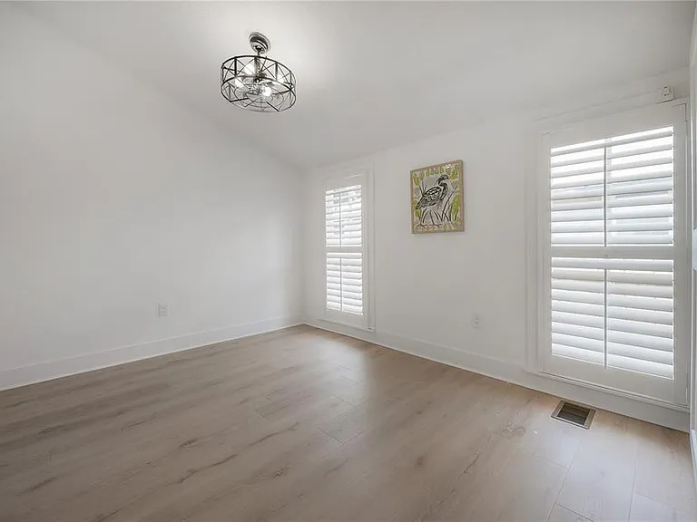 408 E Amelia Ave — Photo 23