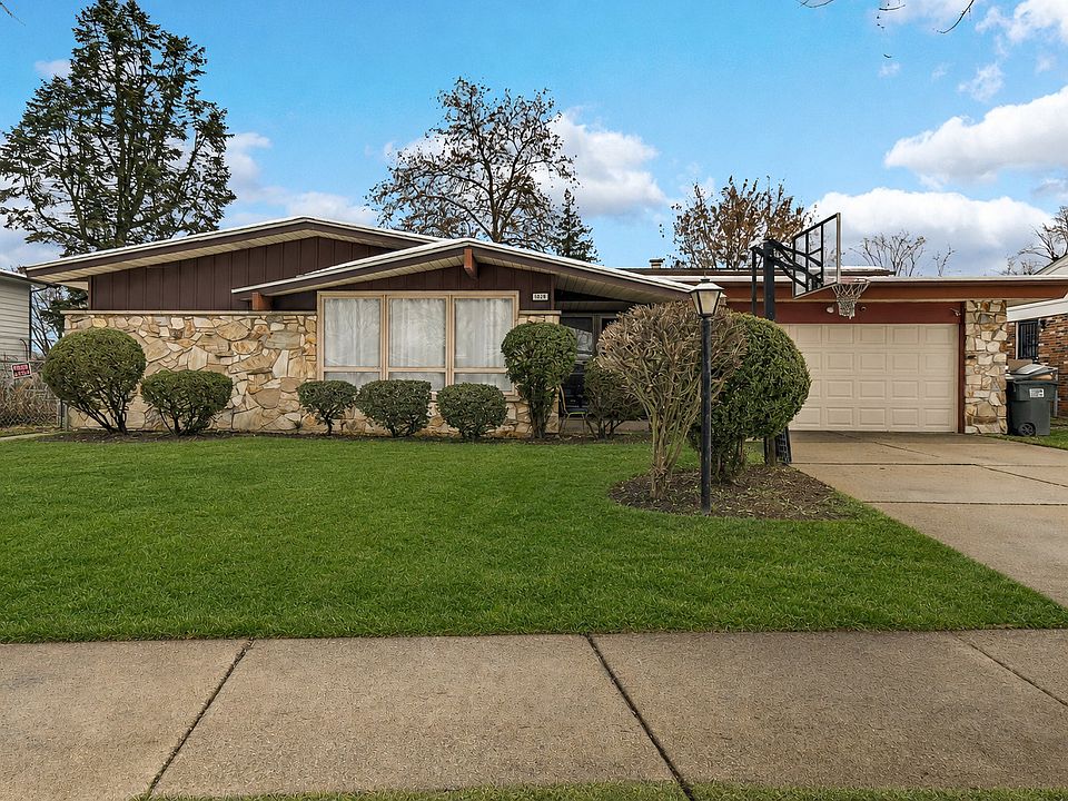 1st image of 1028 W Strieff Ln
