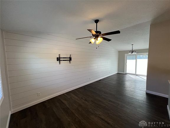 4th image of 4900 Caprice Dr