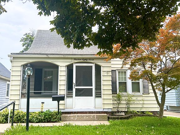 2nd image of 1487 Crestwood Rd