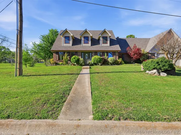 1314 S Constant Dr, Ada, OK 74820
