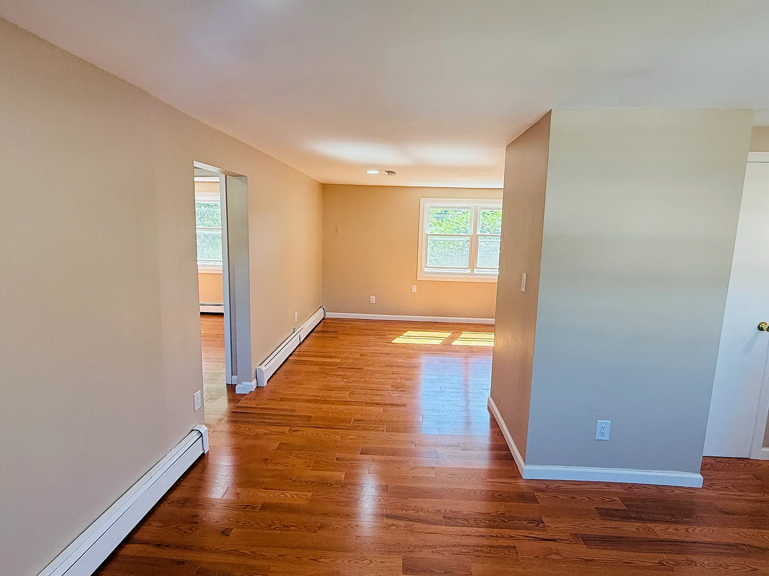 Rigger Ln, Levittown — Photo 1