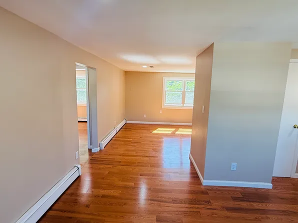(undisclosed Address), Levittown, NY 11756