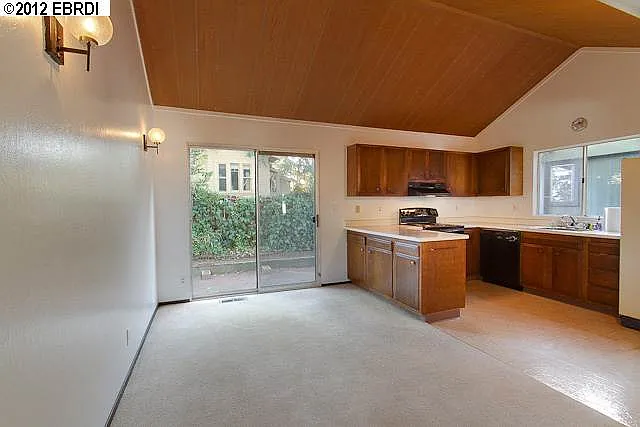 7435 Circle Hill Dr — Photo 4