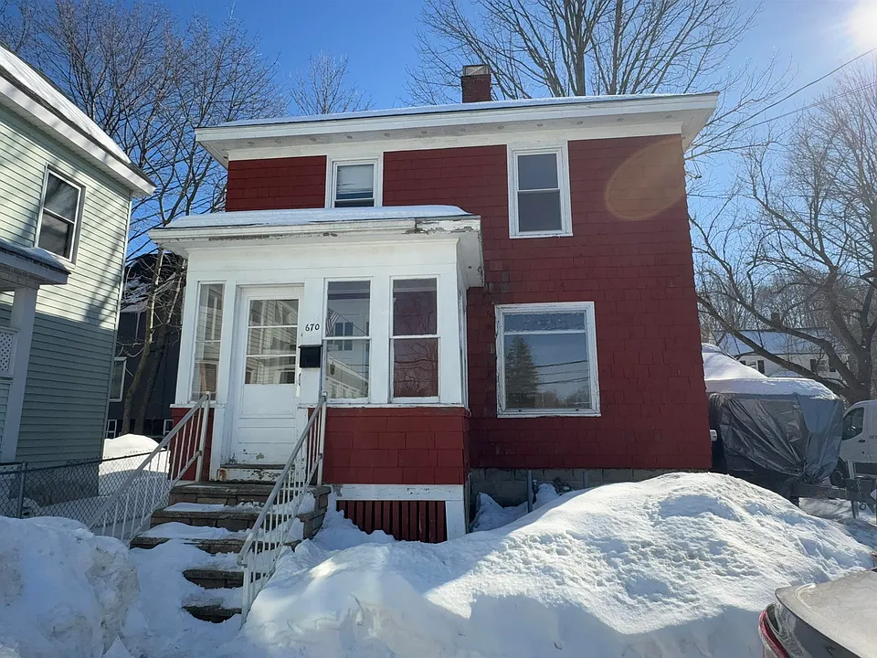 670 Main St