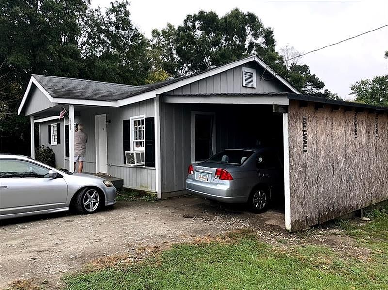 2nd image of 2335 Clay Rd