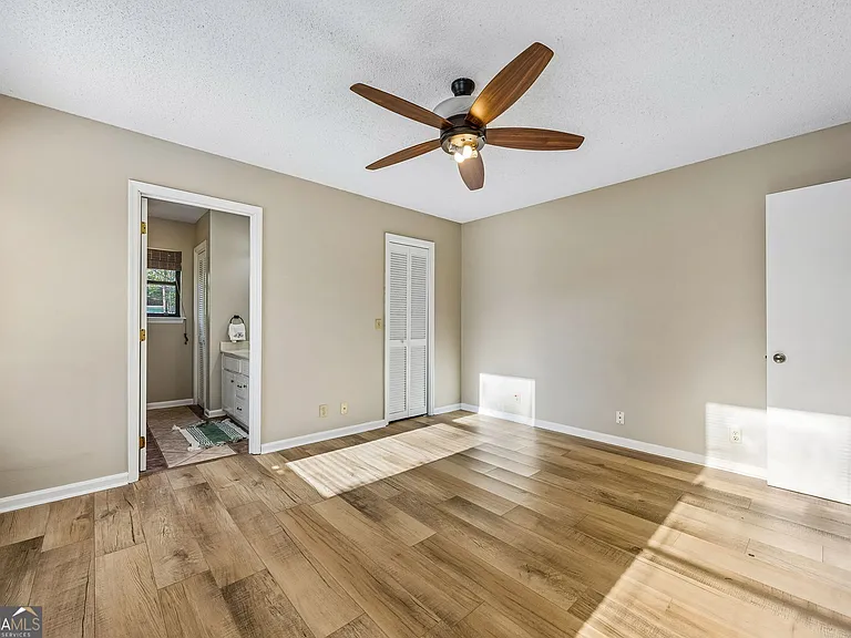 132 Woodvalley Dr — Photo 32