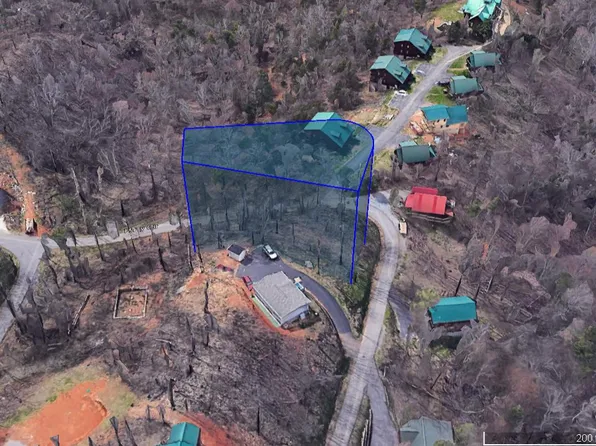 Hazy Cir, Gatlinburg, TN 37738