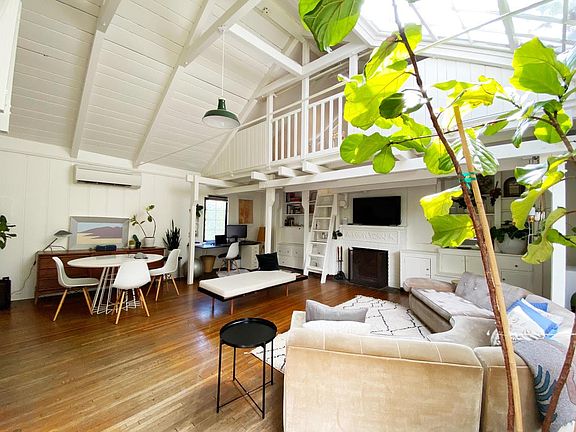 2nd image of 2244 Vista Del Mar Ave #B