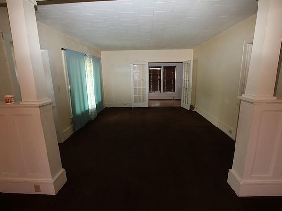 4th image of 209 Spring St