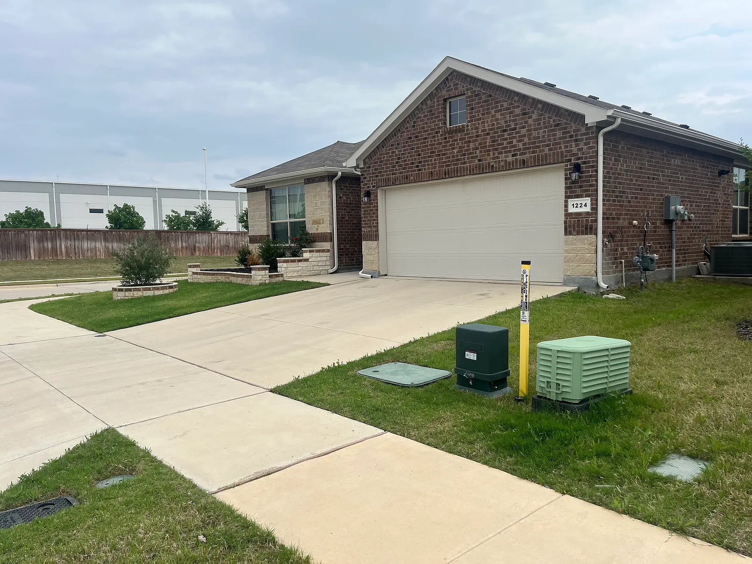 Modern 4BD/2BA Single-Story Home in Justin, TX 2,185 Sq Ft — Photo 3