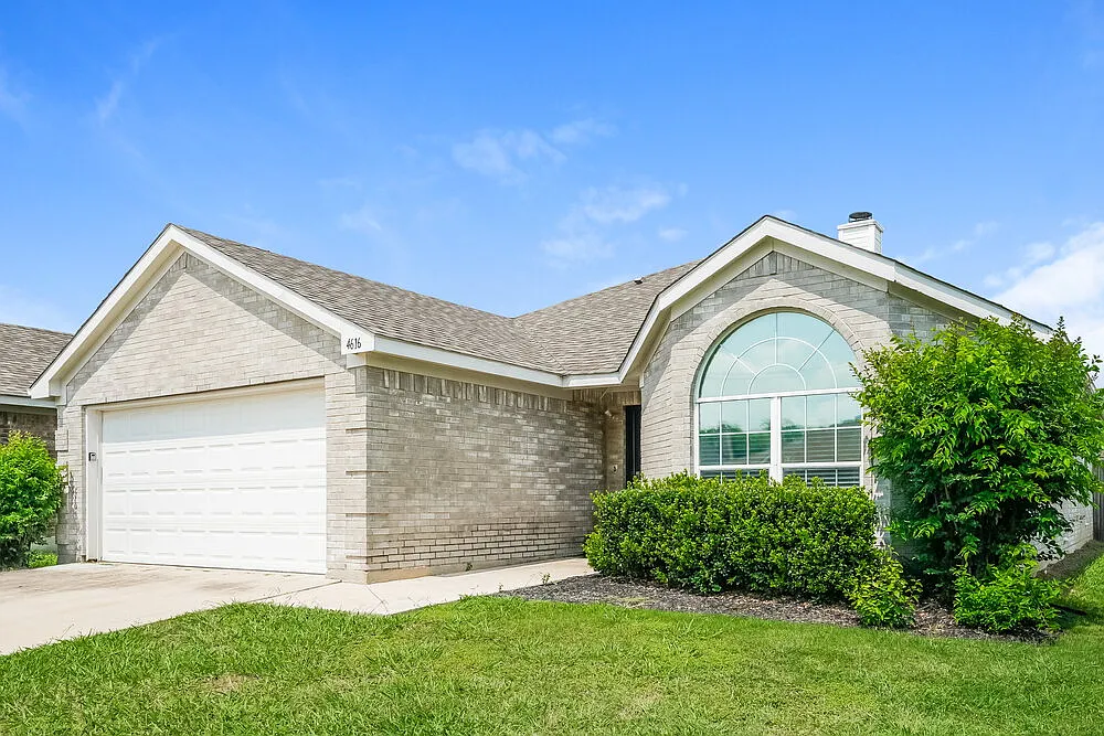 3 bed, 2.0 bath, 1502 sqft, $2,150 — Photo 3