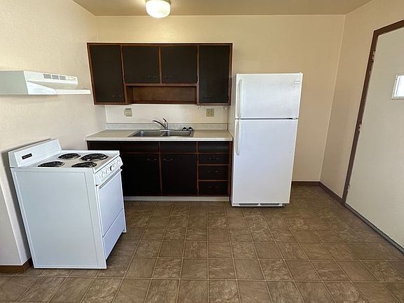 3rd image of 922 Gardenette Dr #1