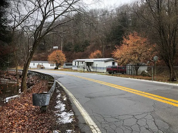 867 Hardins Run Rd, New Cumberland, WV 26047
