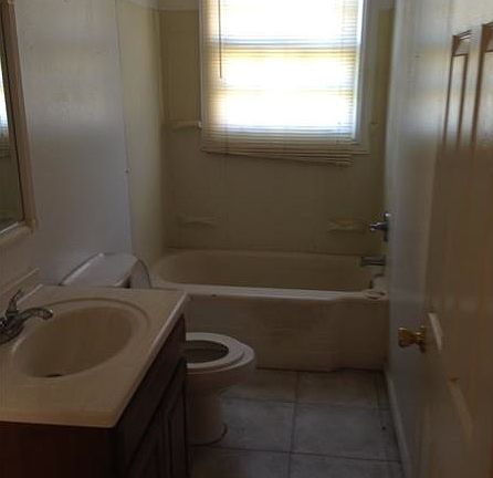5th image of 3032 Broadway St