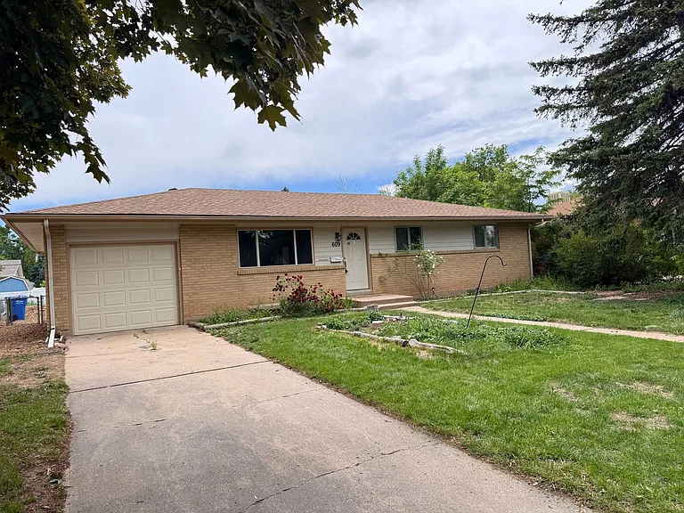 609 Duke Ln — Photo 18