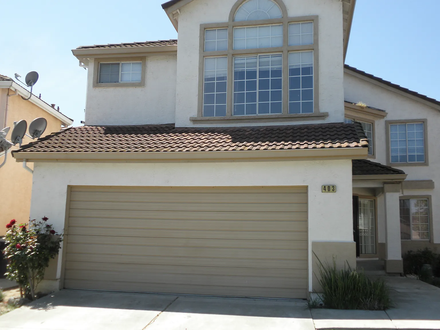 4 bed, 2.5 bath, 2029 sqft, $3,000 — Photo 1
