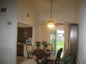 4th image of 408 SW Parish Ter