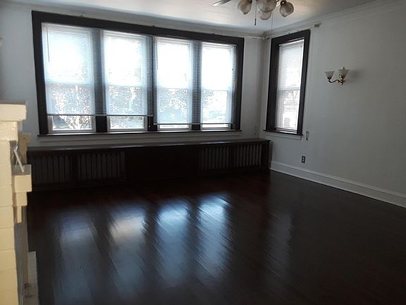 3rd image of 2113 W Lunt Ave