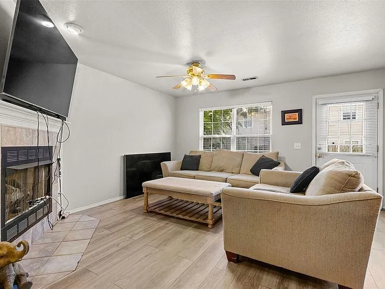 907 W Peachtree Dr — Photo 3