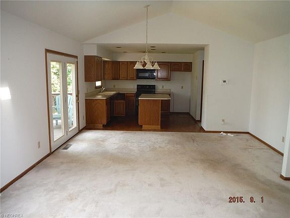 2nd image of 721 Glencarlyn Ave