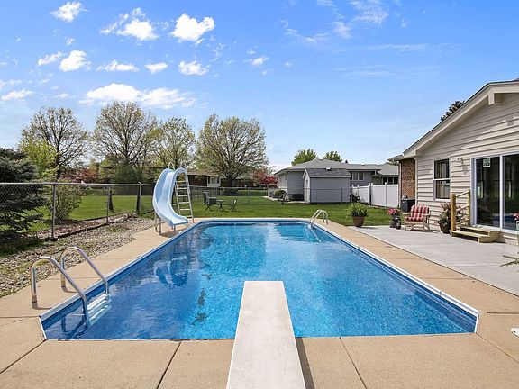 2nd image of 8947 Doral Ln