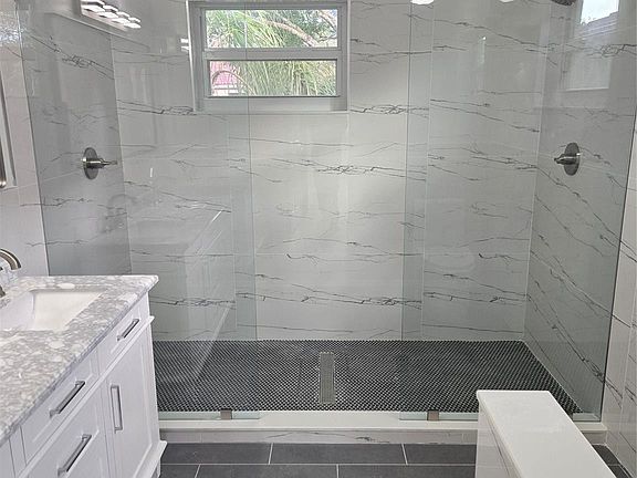 2nd image of 580 NW 87 Way