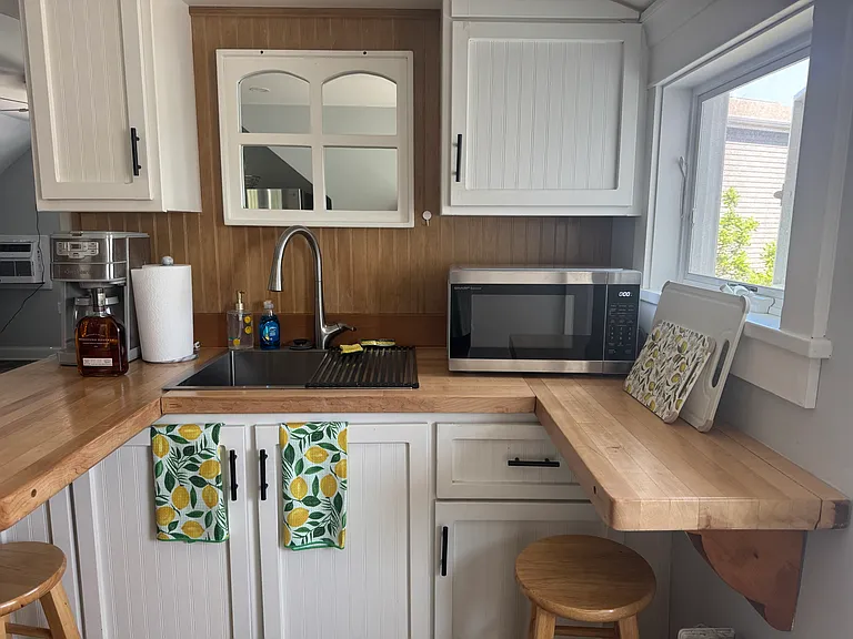 40 Waterman Ave #B — Photo 6