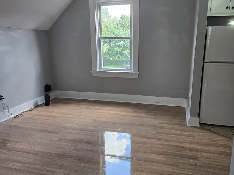 32 Brook St — Photo 2