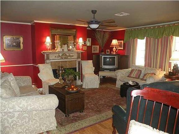 4th image of 209 Pickwick Dr
