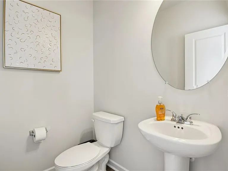 434 Lanier Cir — Photo 4