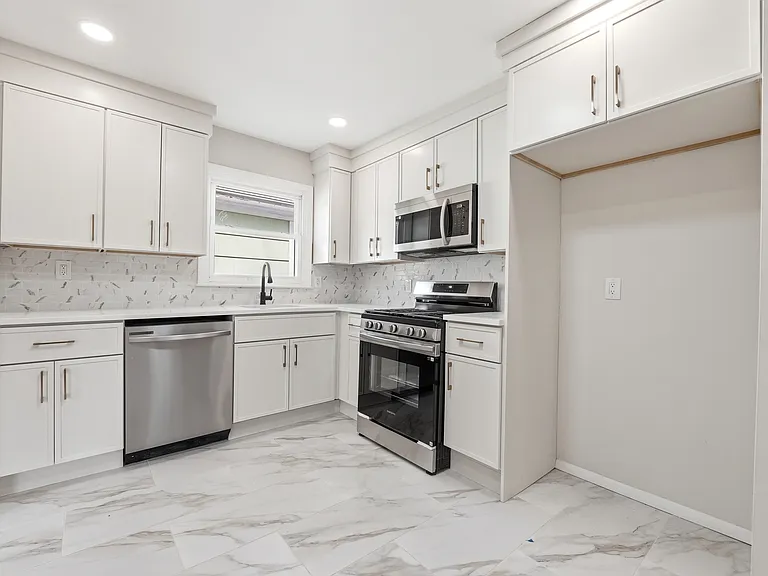 1207 S State St — Photo 3