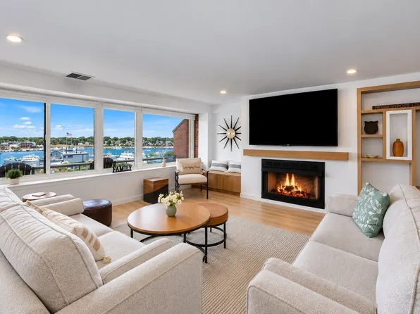 58 Merrimac St APT 3-5, Newburyport, MA 01950