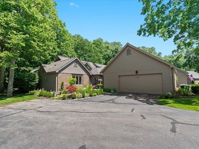 4596 Cottonwood Dr, Ann Arbor, MI, 48108