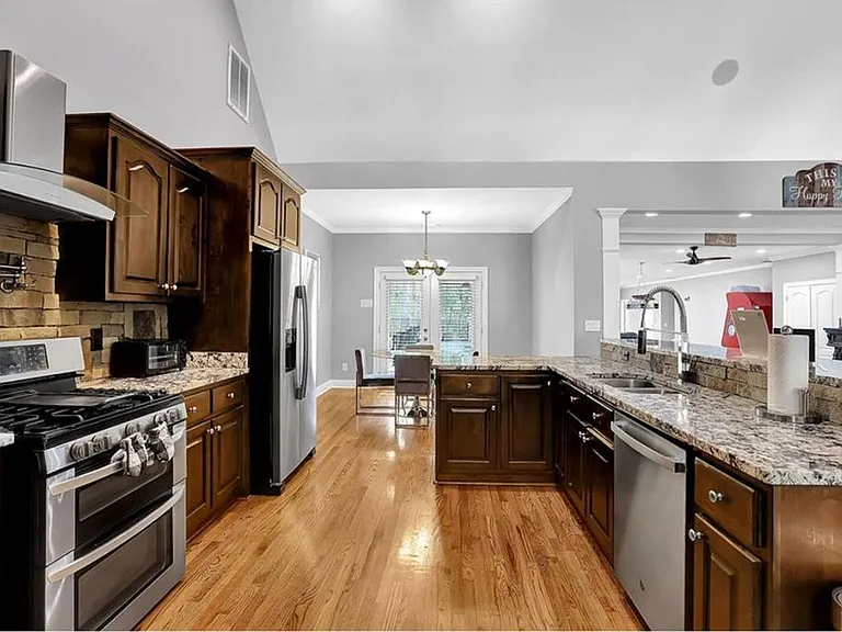 110 Stanley Oaks Pl — Photo 6