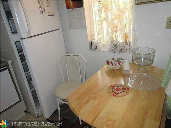 5th image of 2851 Somerset Dr APT 207