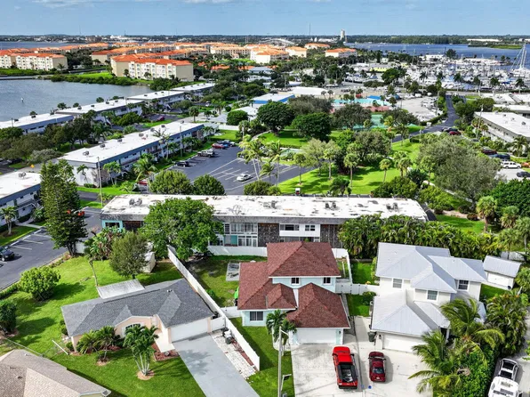 1200 COLONNADES Drive #207, Fort Pierce, FL 34949