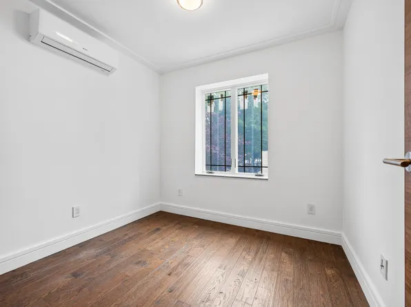 2335 Bath Avenue image 14 of 25