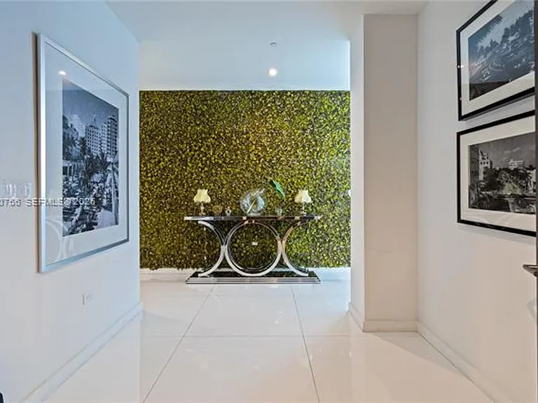 88 SW 7th St #4203 — Photo 2