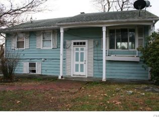 14 Freedman Dr, Norwalk, CT 06854