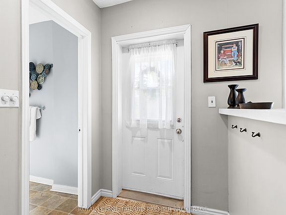 4th image of 1284 Springbank Ave