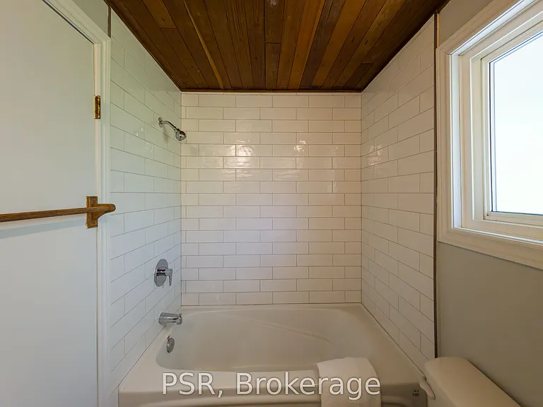 11 Elmsdale Dr — Photo 16