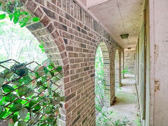 3rd image of 1847 W Hightower Trl