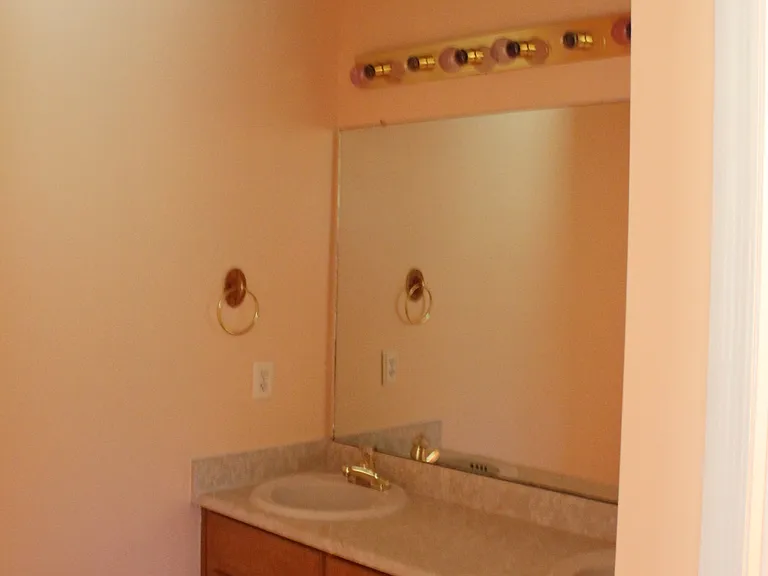 546 Oak Creek Rd — Photo 4