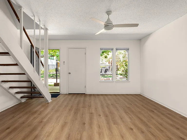 7409 Shadow Hill Dr #113 — Photo 2