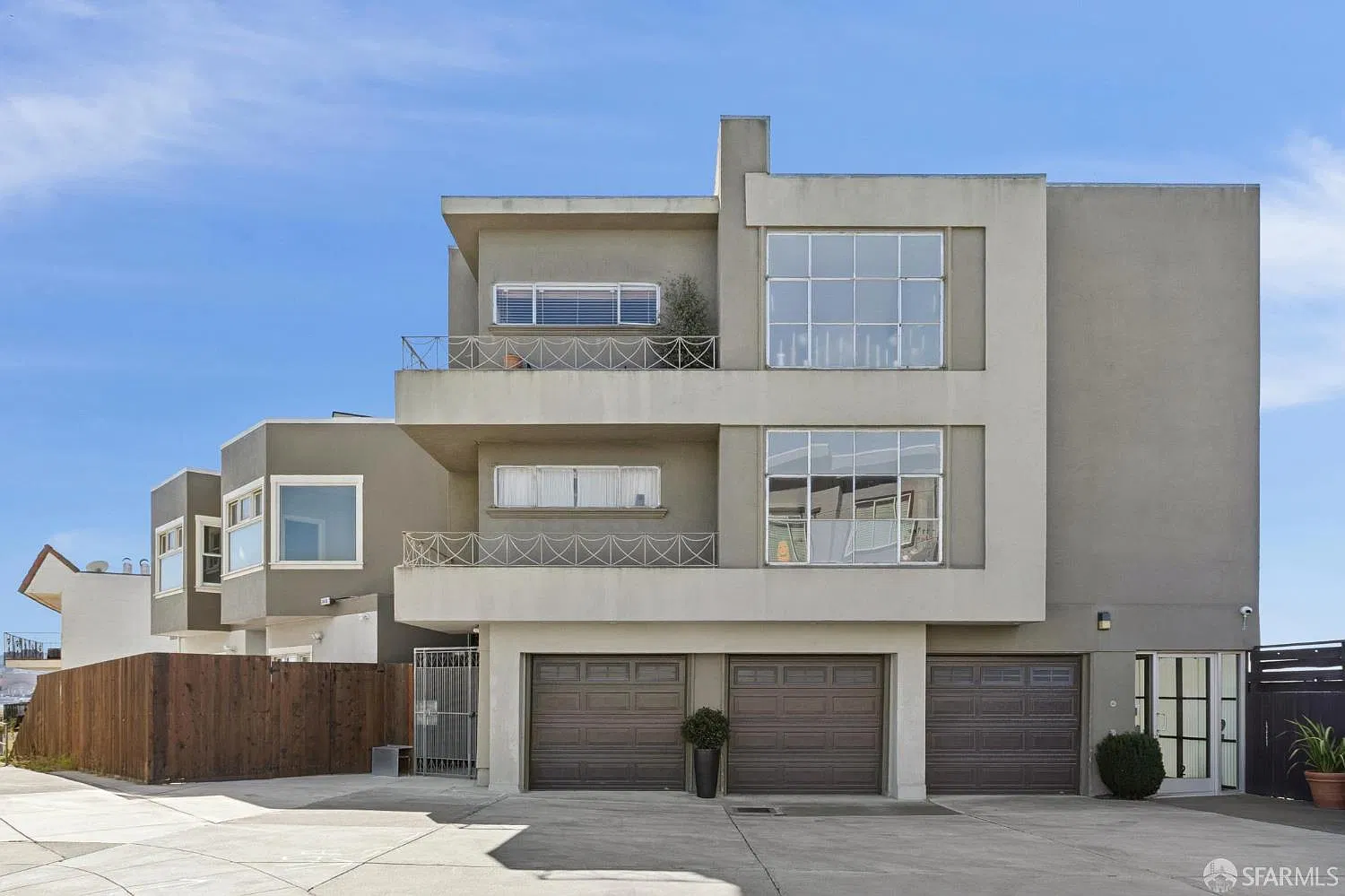2 Lupine Ave — Photo 1