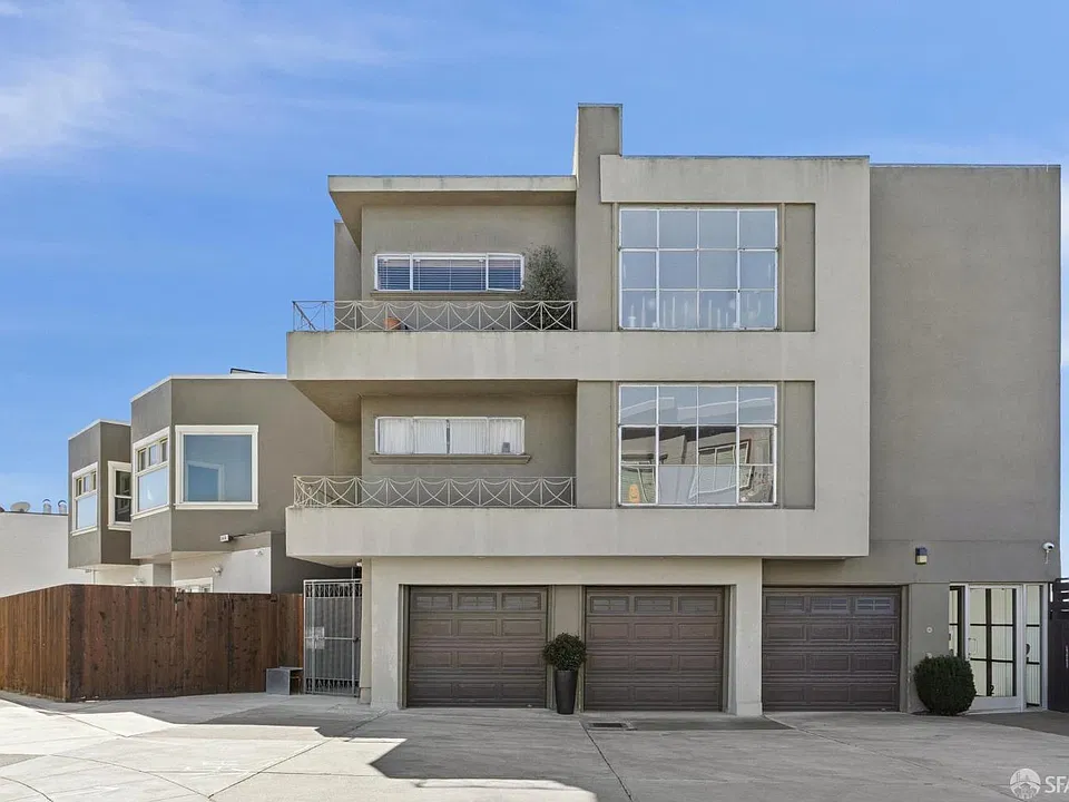 2 Lupine Ave #A