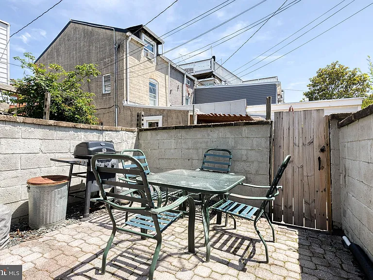 2051 Gough St — Photo 18