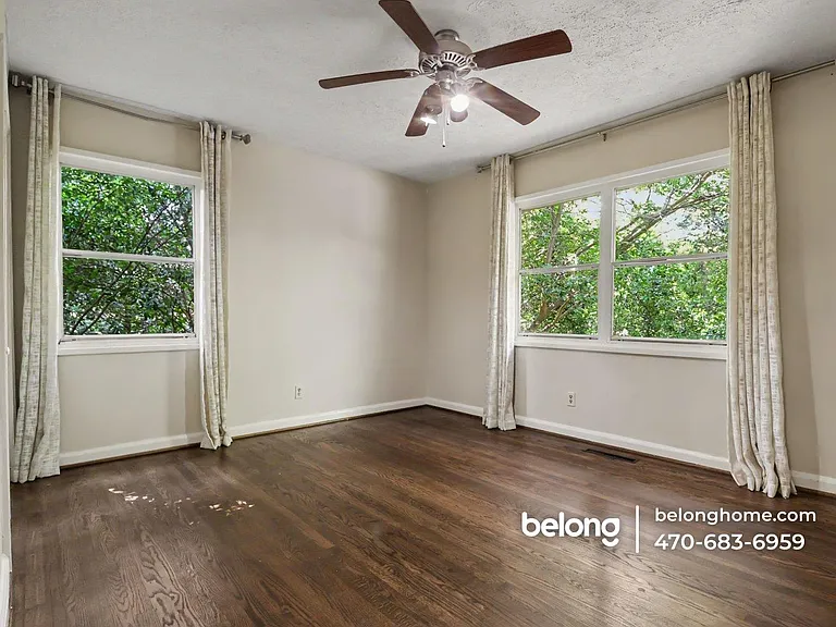 1277 Dunwoody Ln NE — Photo 11